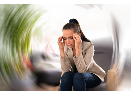 Gettyimages Woman Vertigo 1350px 1322155187 1024x683