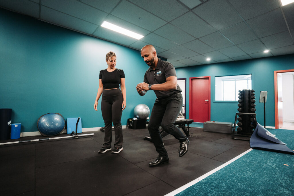 single legged squat for knee and hip pain